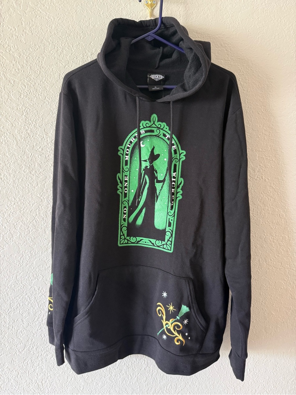 NWT BoxLunch Wicked Elphaba Graphic Print Pullover Hoodie Black/Green Women’s XL